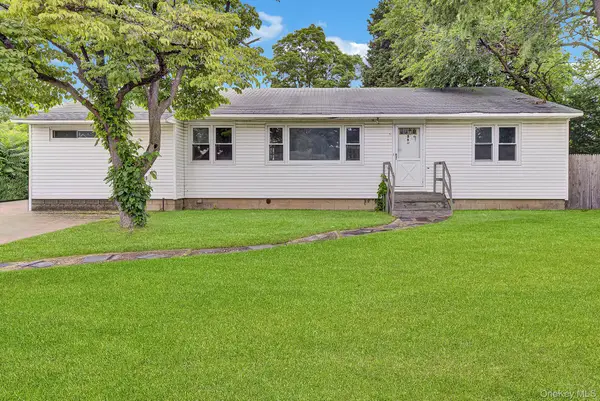 39 3rd Avenue, Westbury, NY 11590