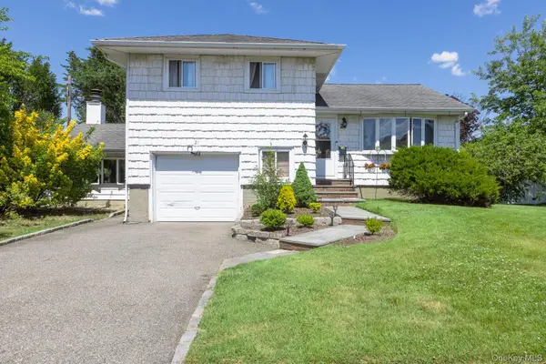 21 Pinetree Avenue, Hicksville, NY 11801