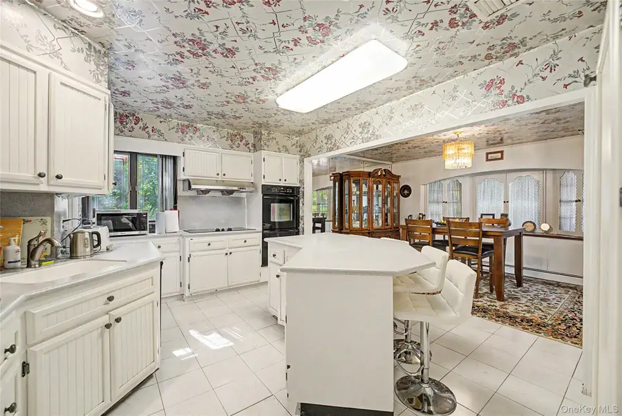 159 South Drive, New Hyde Park, NY 11040 - #3