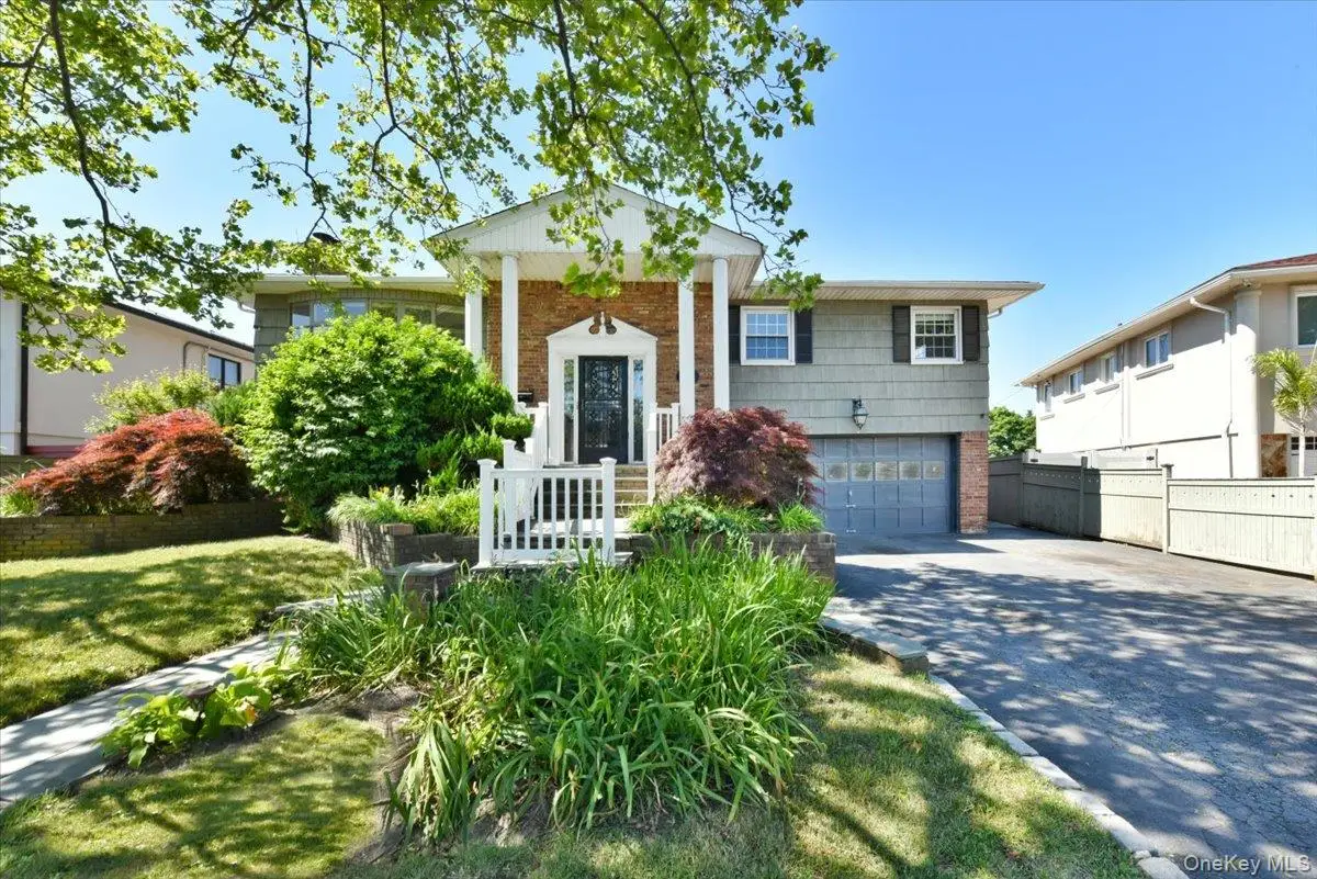 687 Golf Drive, Valley Stream, NY 11581 - #1