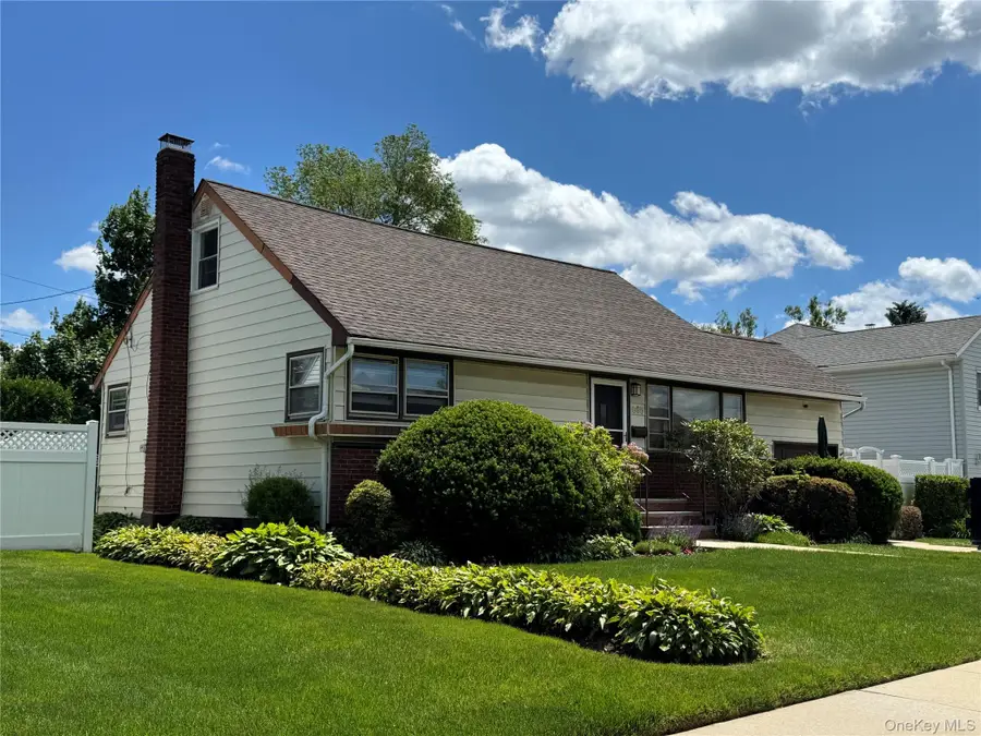 665 Dianne Street, Seaford, NY 11783 - #3