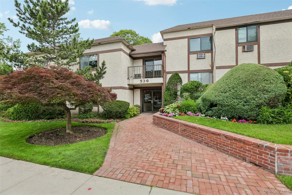 530 Hudson Avenue, Cedarhurst, NY 11516 - #1