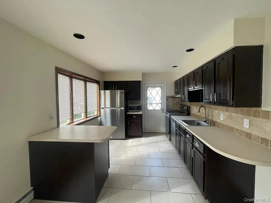 9 Saddler Court, Huntington Station, NY 11746 - #3