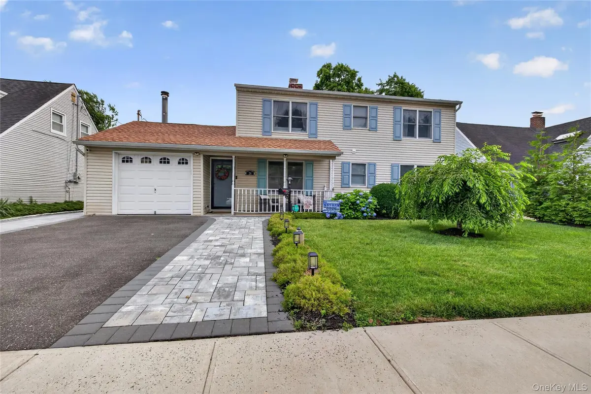26 Saddler Lane, Levittown, NY 11756 - #1