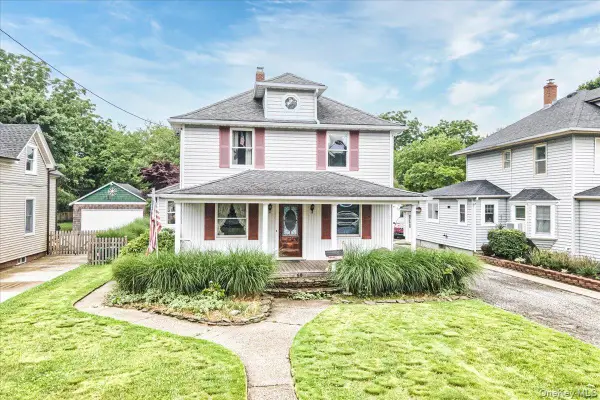 68 Rollstone Avenue, West Sayville, NY 11796