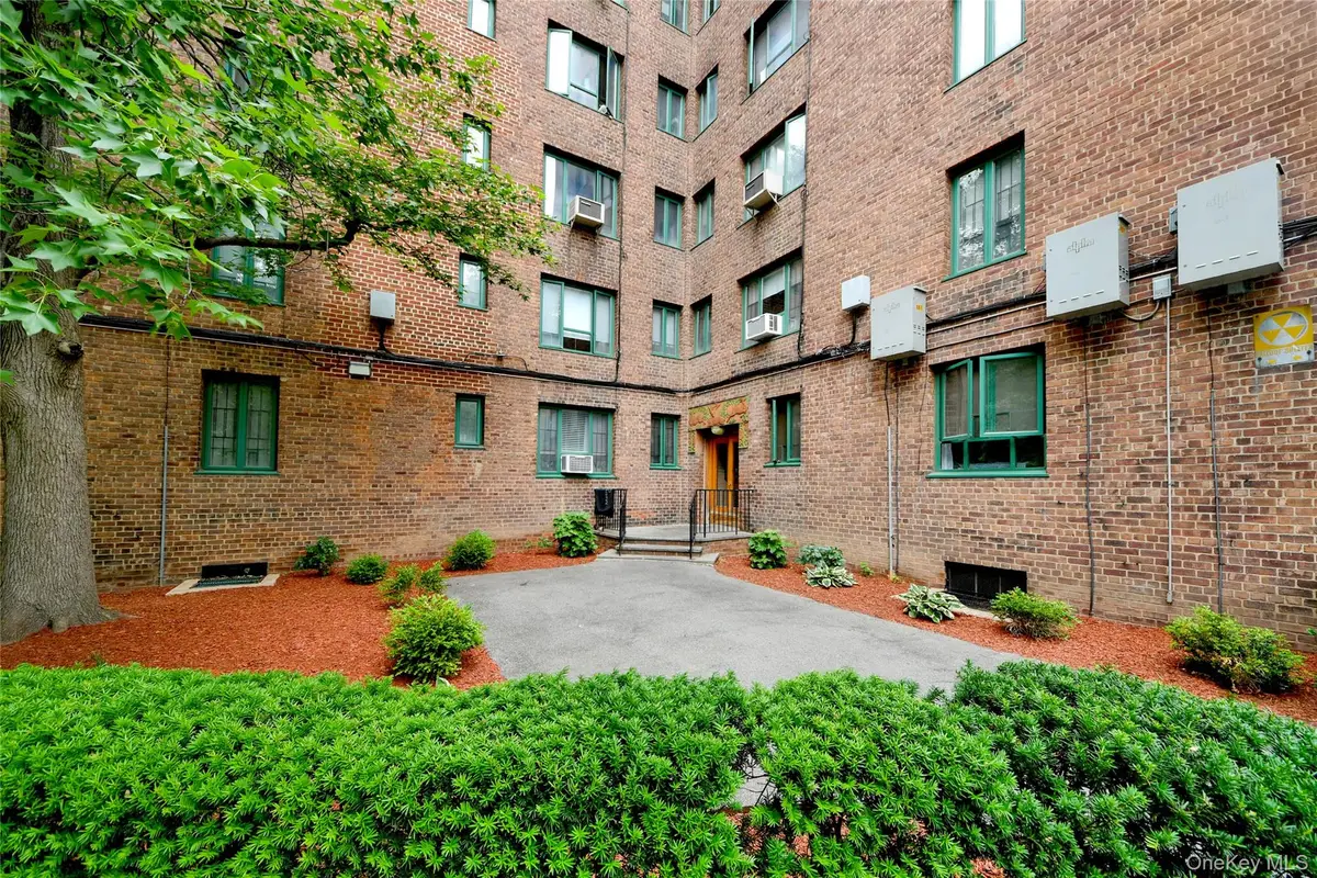 14 Metropolitan Oval #8G, Bronx, NY 10462 - #1