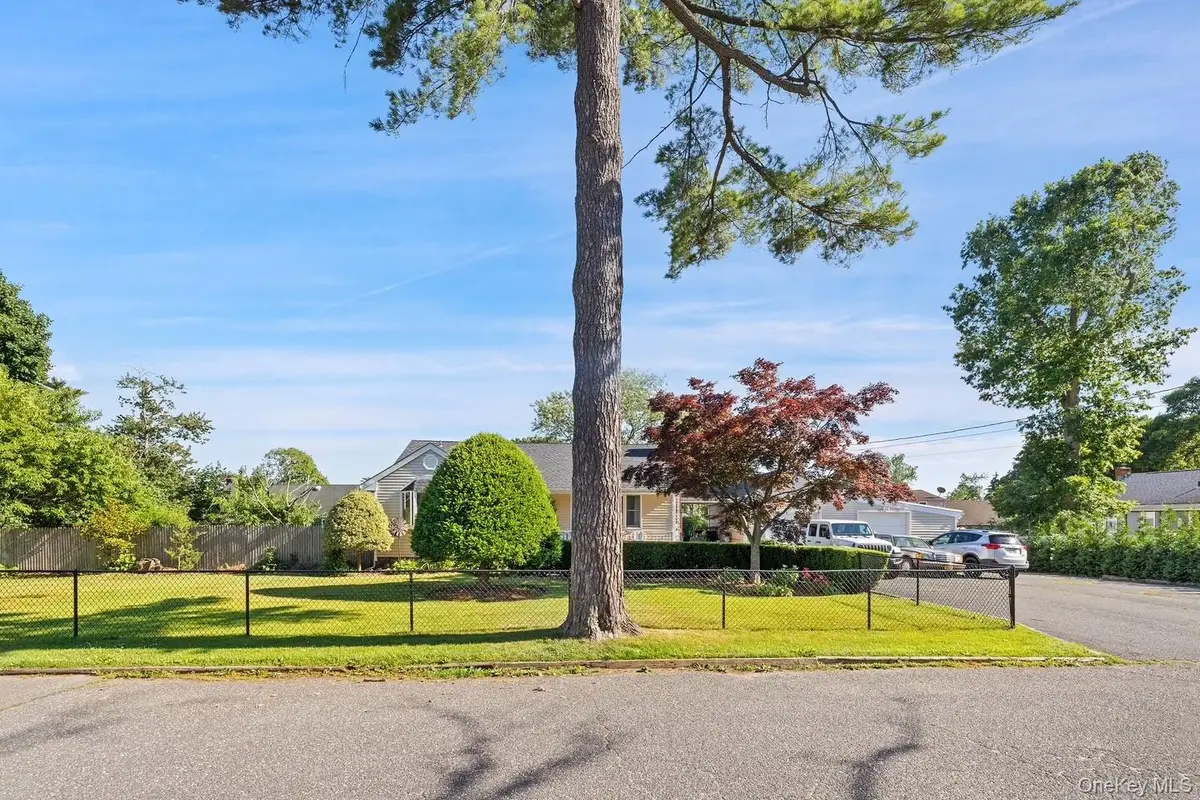 4 Roosevelt Street, Brentwood, NY 11717 - #1