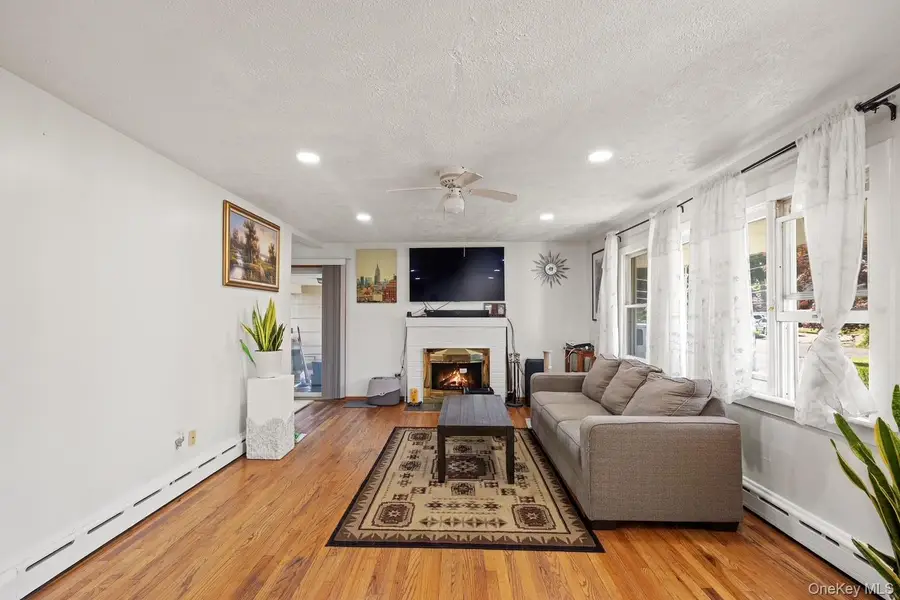 4 Roosevelt Street, Brentwood, NY 11717 - #3