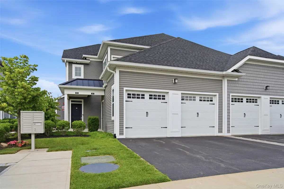 21 Seasons Way, Dix Hills, NY 11746 - #1