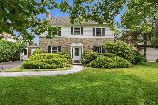 24 Overlook Road, Great Neck, NY 11020