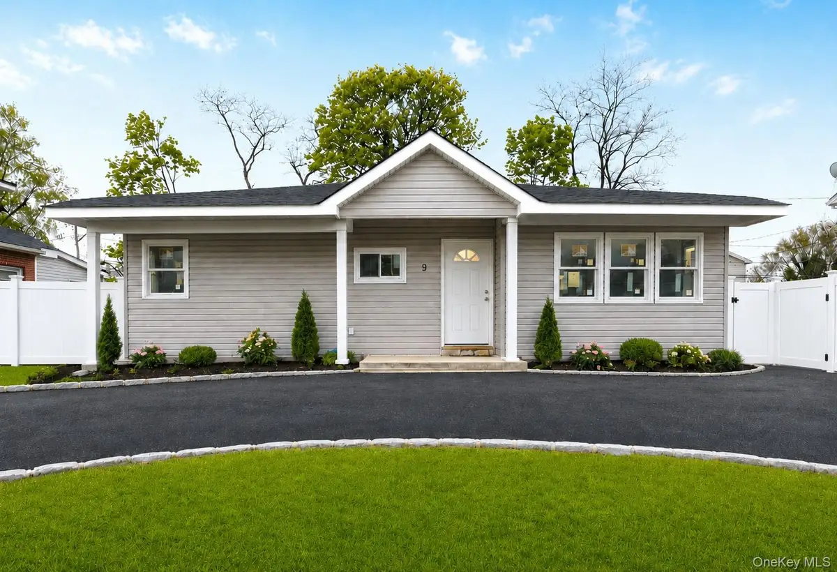 9 Emerald Lane S, Amityville, NY 11701 - #1