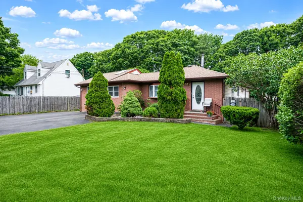 119 Chanel Drive E, Shirley, NY 11967