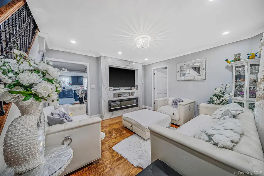 160 Rocklyn Avenue, Lynbrook, NY 11563 - #3