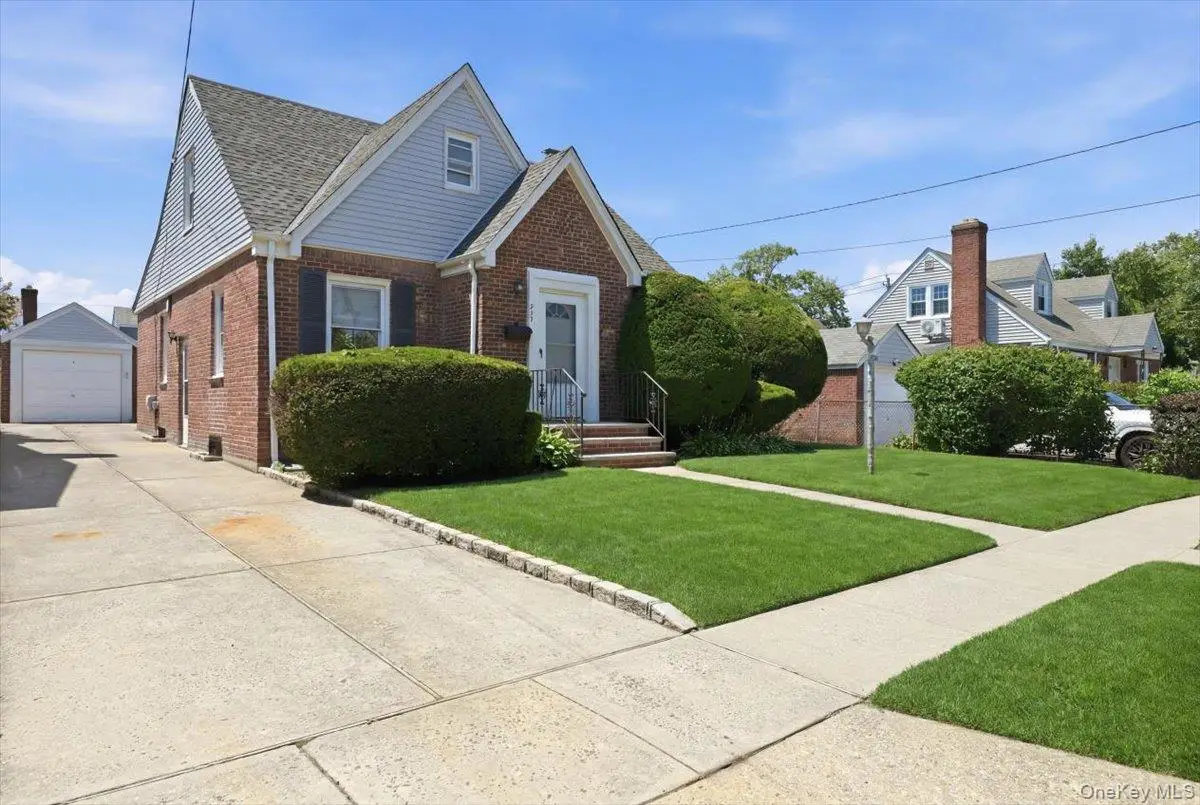 210 Madison Street, Franklin Square, NY 11010 - #1