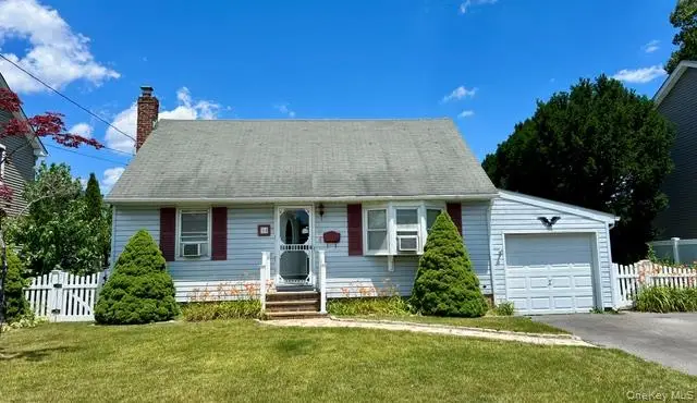 18 Plymouth Road, Massapequa, NY 11758 - #1