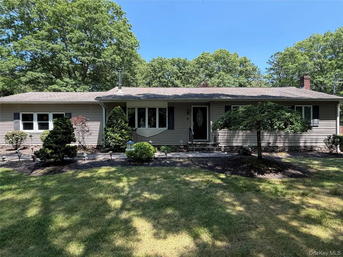 9 Pleasant View Road, Ridge, NY 11961 - #1