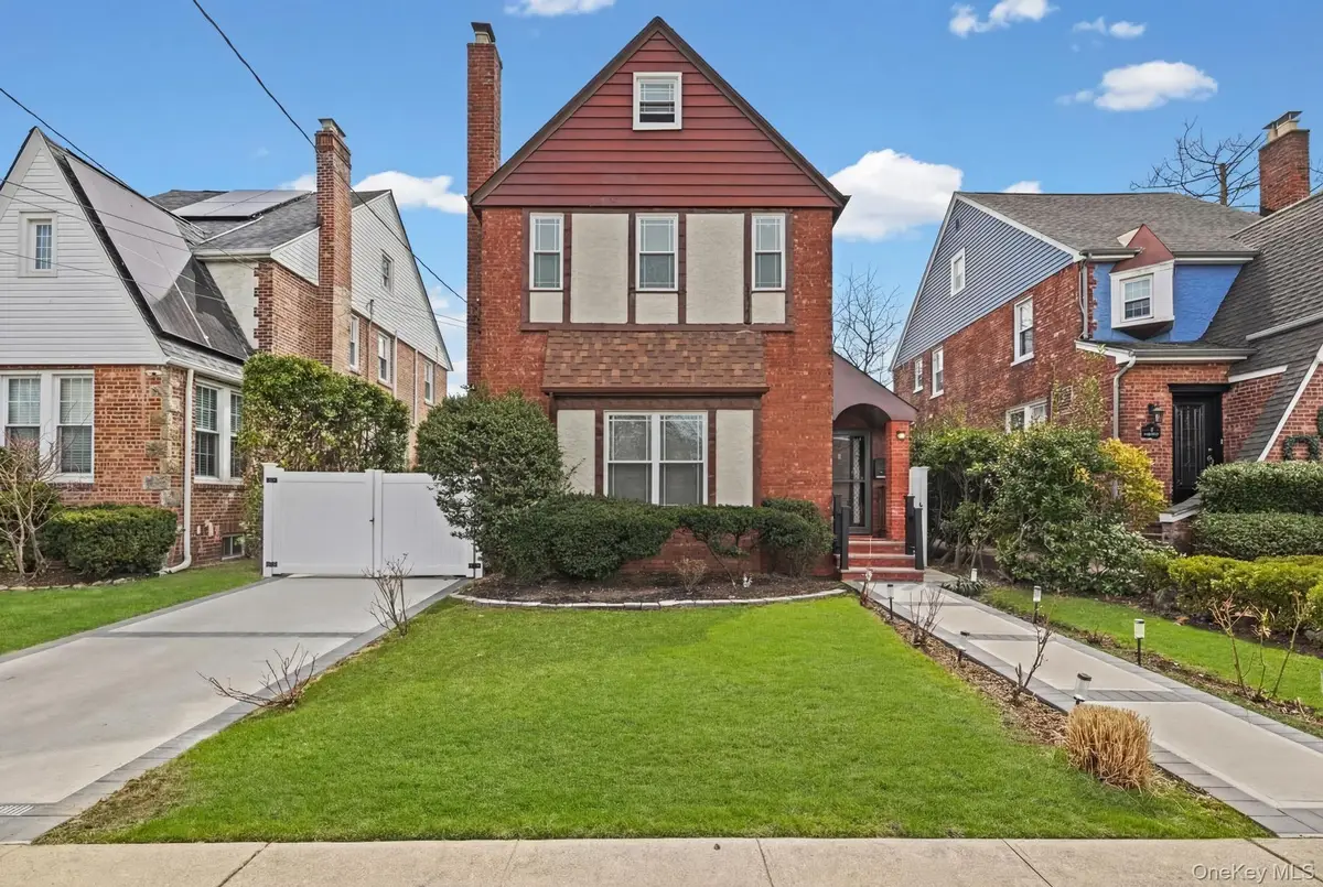 6 Dubonnet Road, Valley Stream, NY 11581 - #1