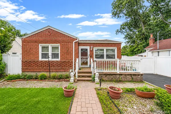136 Sioux Street, Ronkonkoma, NY 11779