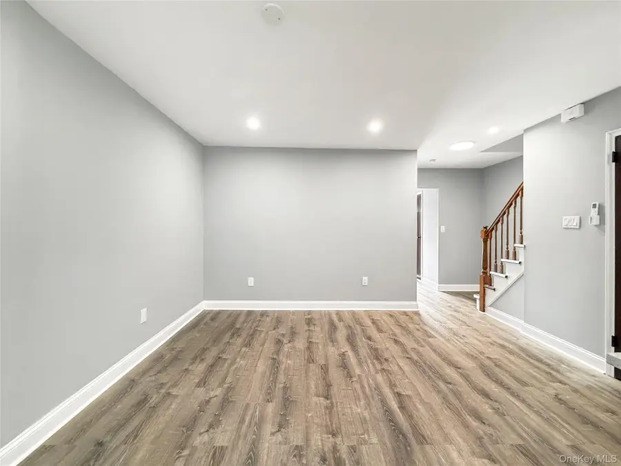 806 E 227th Street, Bronx, NY 10466 - #3