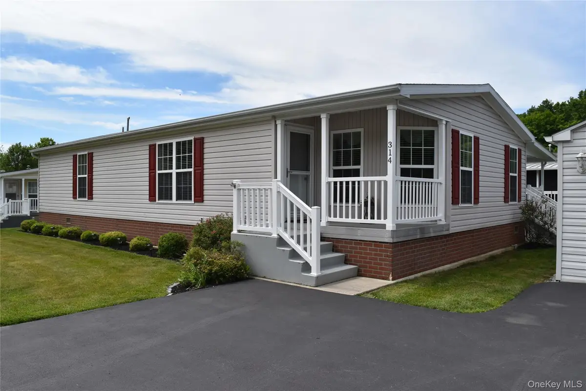 314 Brittany Terrace, Rock Tavern, NY 12575 - #1