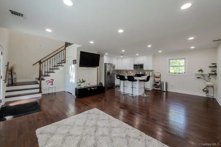 71 Penn Street, Lake Grove, NY 11755 - #3