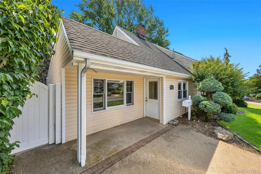 21 Horn Lane, Levittown, NY 11756 - #2