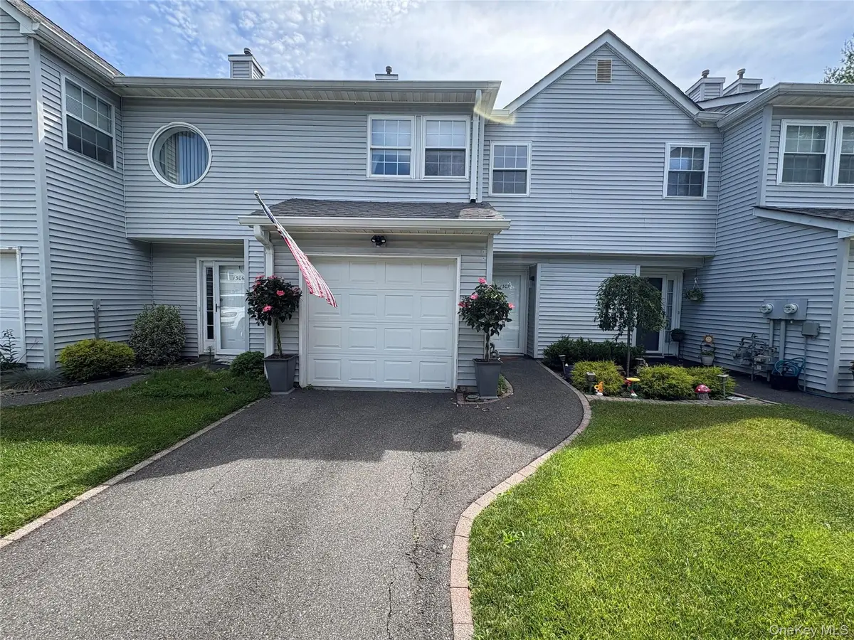 1307 Sara Circle, Port Jefferson Station, NY 11776 - #1