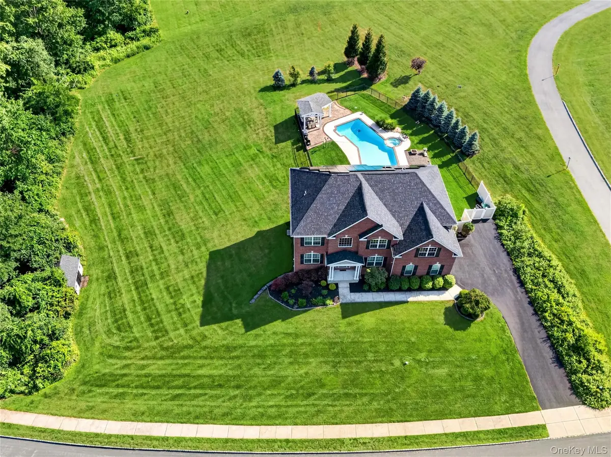 33 Luthien Forest Road, New Windsor, NY 12553 - #1