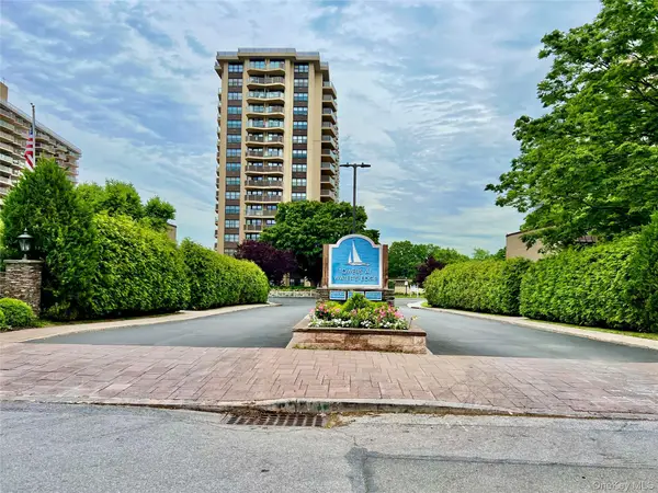 18-15 215th #17R, Bayside, NY 11360