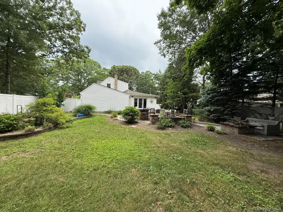 8 Woodbury Road, Farmingville, NY 11738 - #2