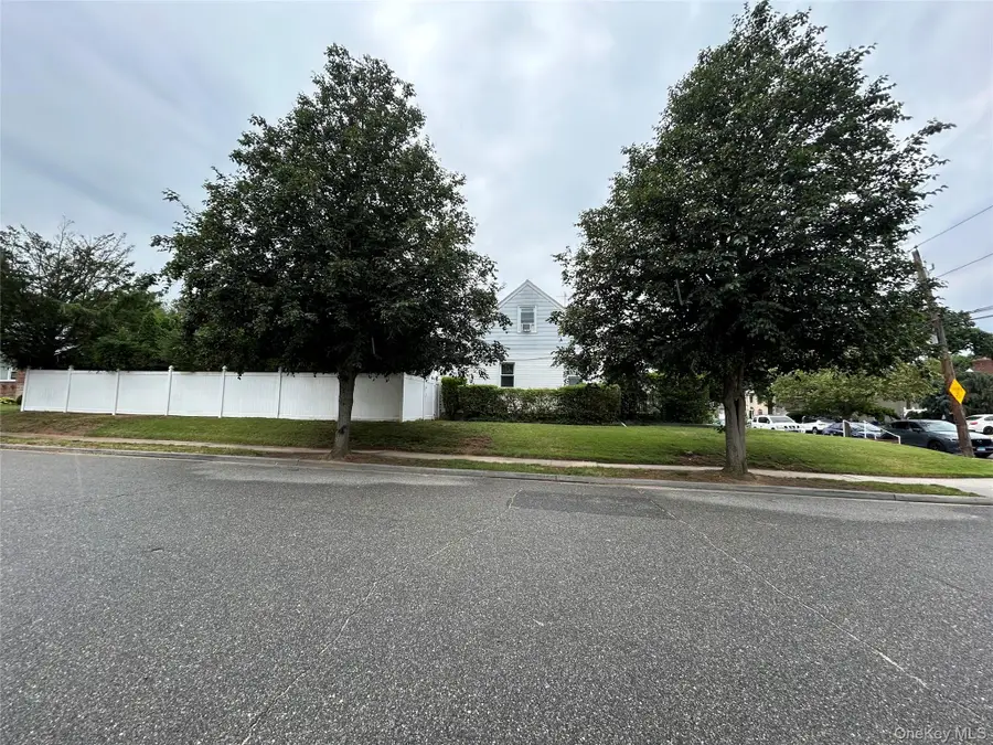 92 Melvin Avenue, West Hempstead, NY 11552 - #3