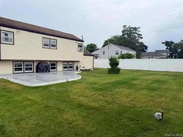 452 N Monroe Avenue, Lindenhurst, NY 11757 - #3