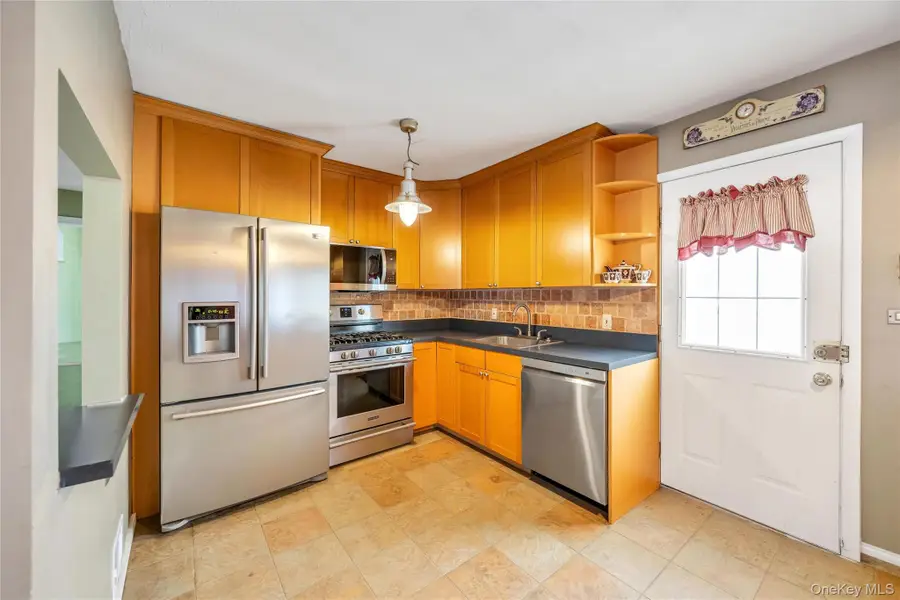 2 Briggs Street, Hicksville, NY 11801 - #2