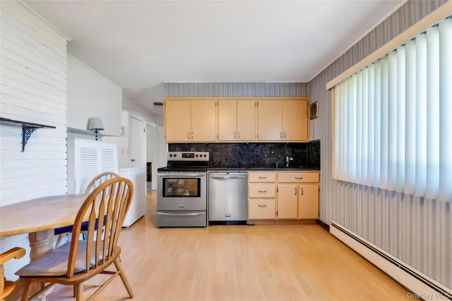26 Berry Lane, Hicksville, NY 11801 - #3