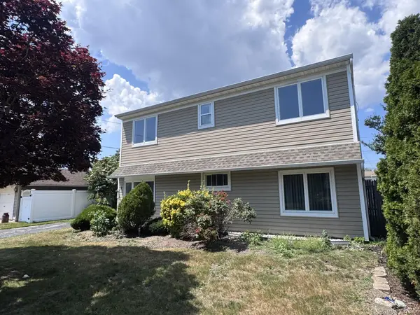 5 Trumpet Lane, Levittown, NY 11756