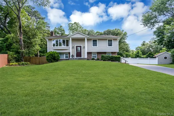 4 Dale Court, Hauppauge, NY 11788