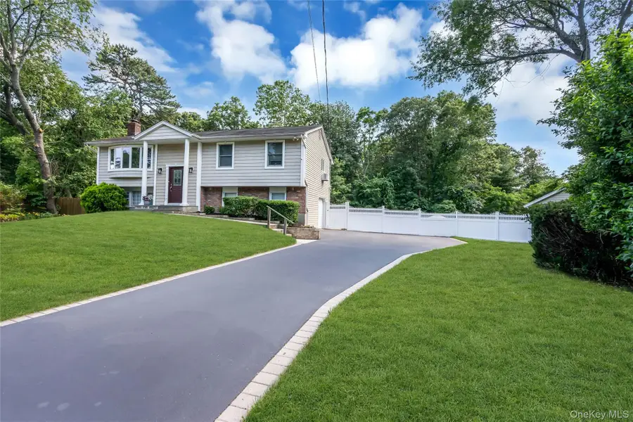 4 Dale Court, Hauppauge, NY 11788 - #2