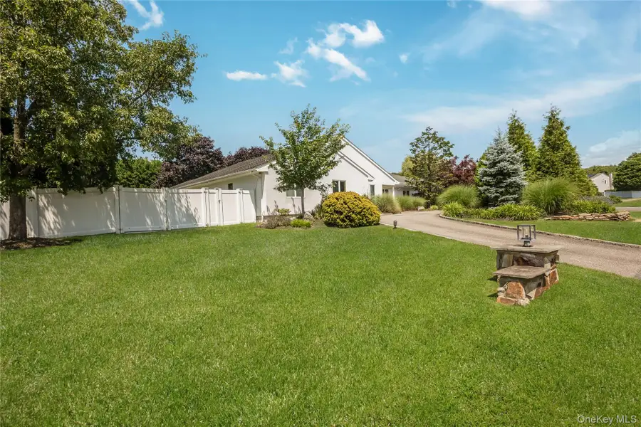 6 Twilight Court, Melville, NY 11747 - #3