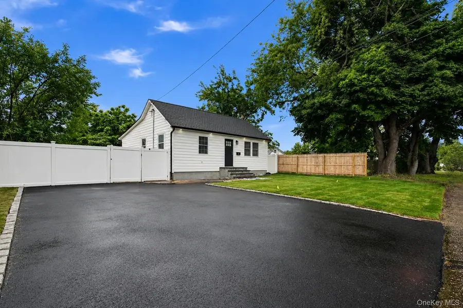 606 Catskill Avenue, Lindenhurst, NY 11757 - #2
