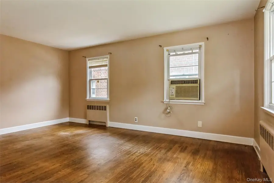 5 Cambridge Street, Malverne, NY 11565 - #3