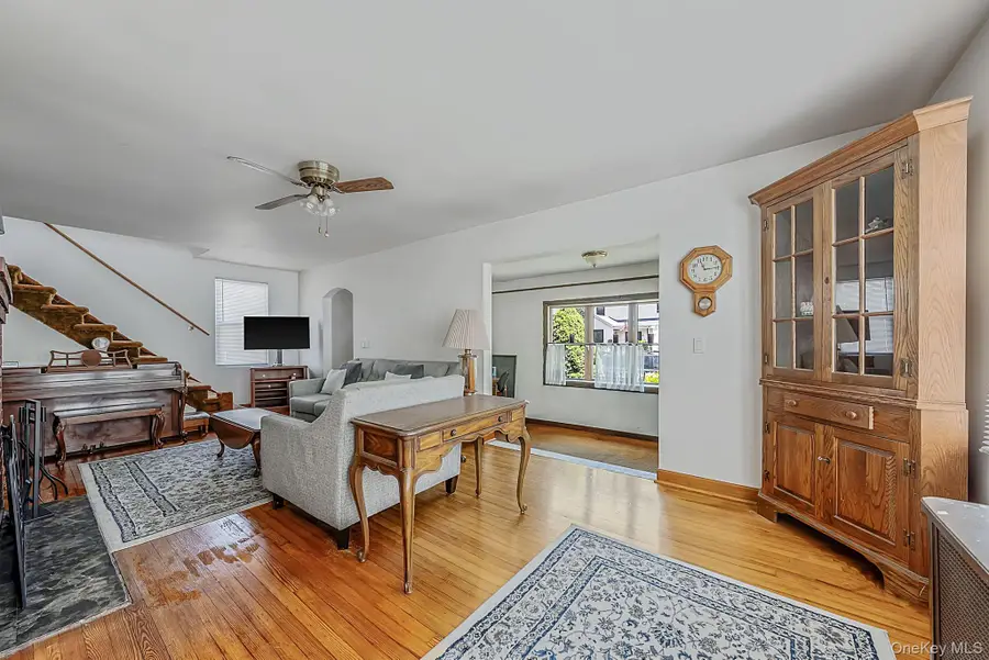 33 Sherman Street, Merrick, NY 11566 - #3