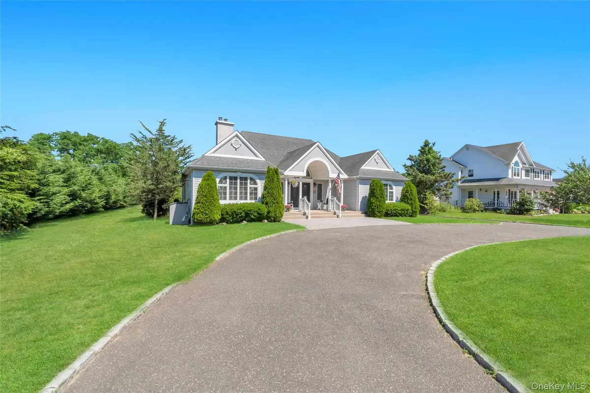 275 S Gillette Avenue, Bayport, NY 11705 - #1
