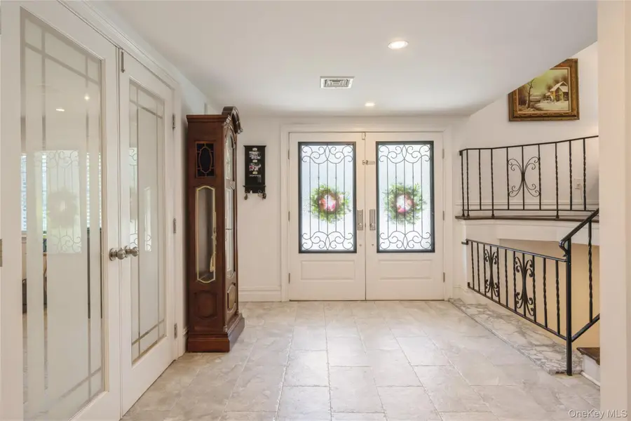 43 Viola Drive, Glen Cove, NY 11542 - #3