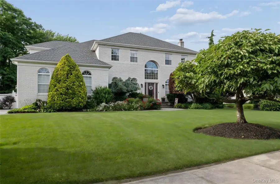 15 Barnaby Court E, Hauppauge, NY 11788 - #2