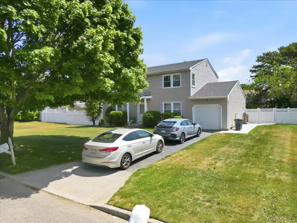 7 Apple Blossom Lane, Patchogue, NY 11772