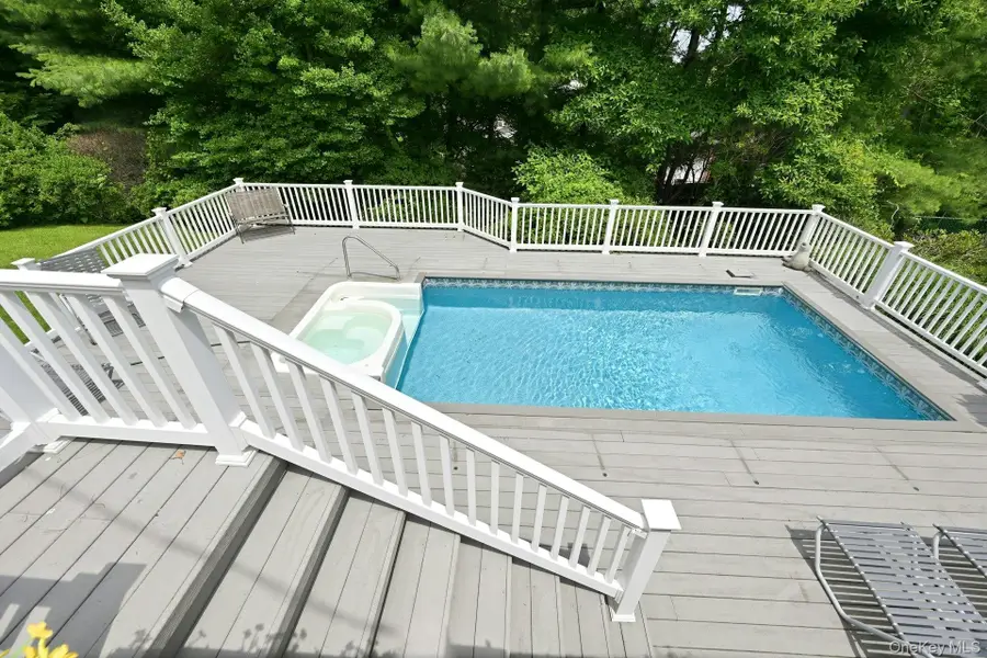 39 Upper Drive, Halesite, NY 11743 - #3