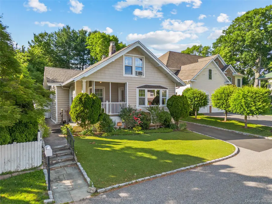 15 Pershing Avenue, Locust Valley, NY 11560 - #2