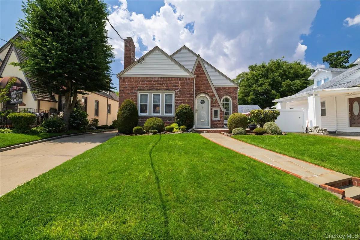75 Wagg Avenue, Malverne, NY 11565 - #1