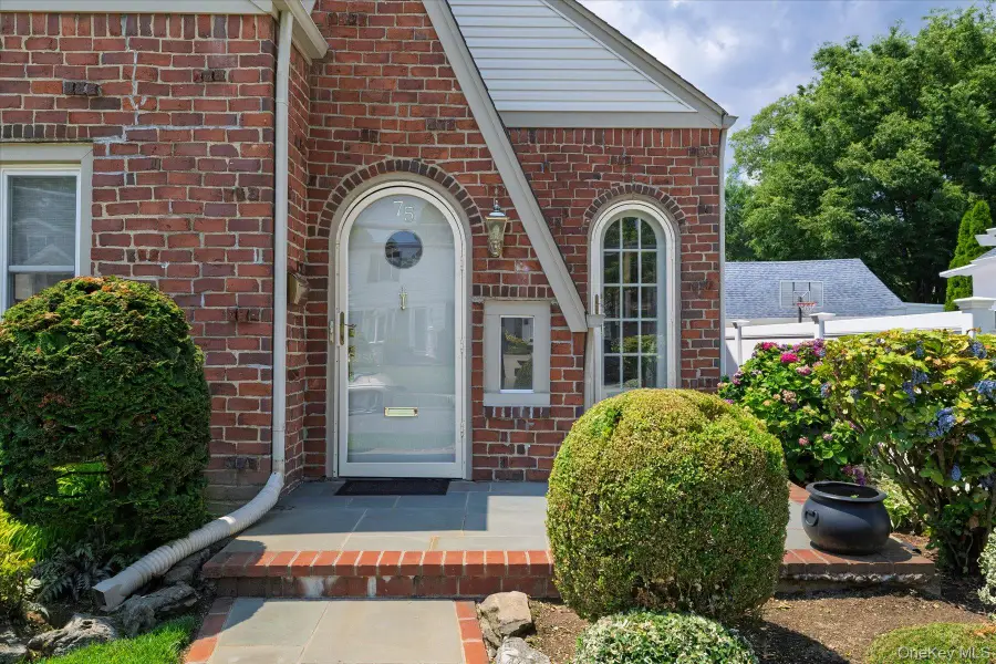 75 Wagg Avenue, Malverne, NY 11565 - #2
