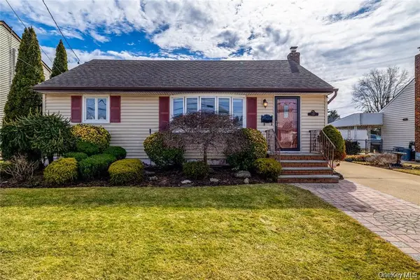 159 Nevada Street, Hicksville, NY 11801